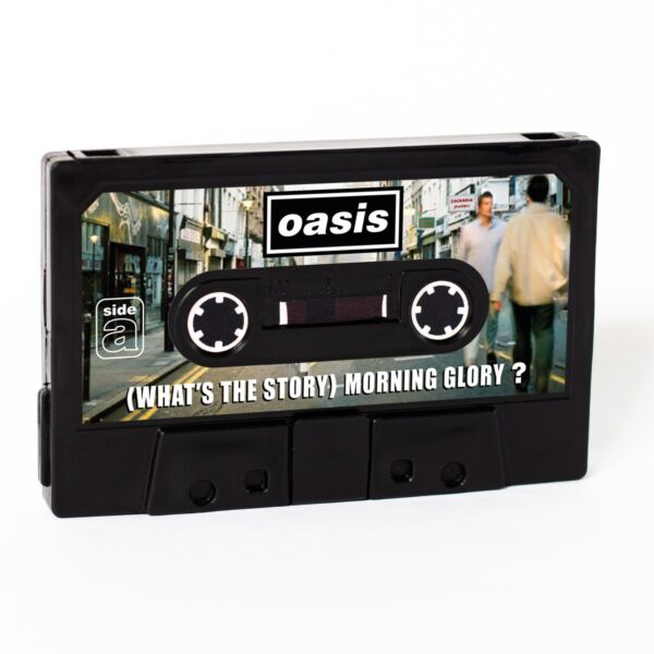 Imagem de uma carteira K7 personalizada com a imagem do álbum OASIS